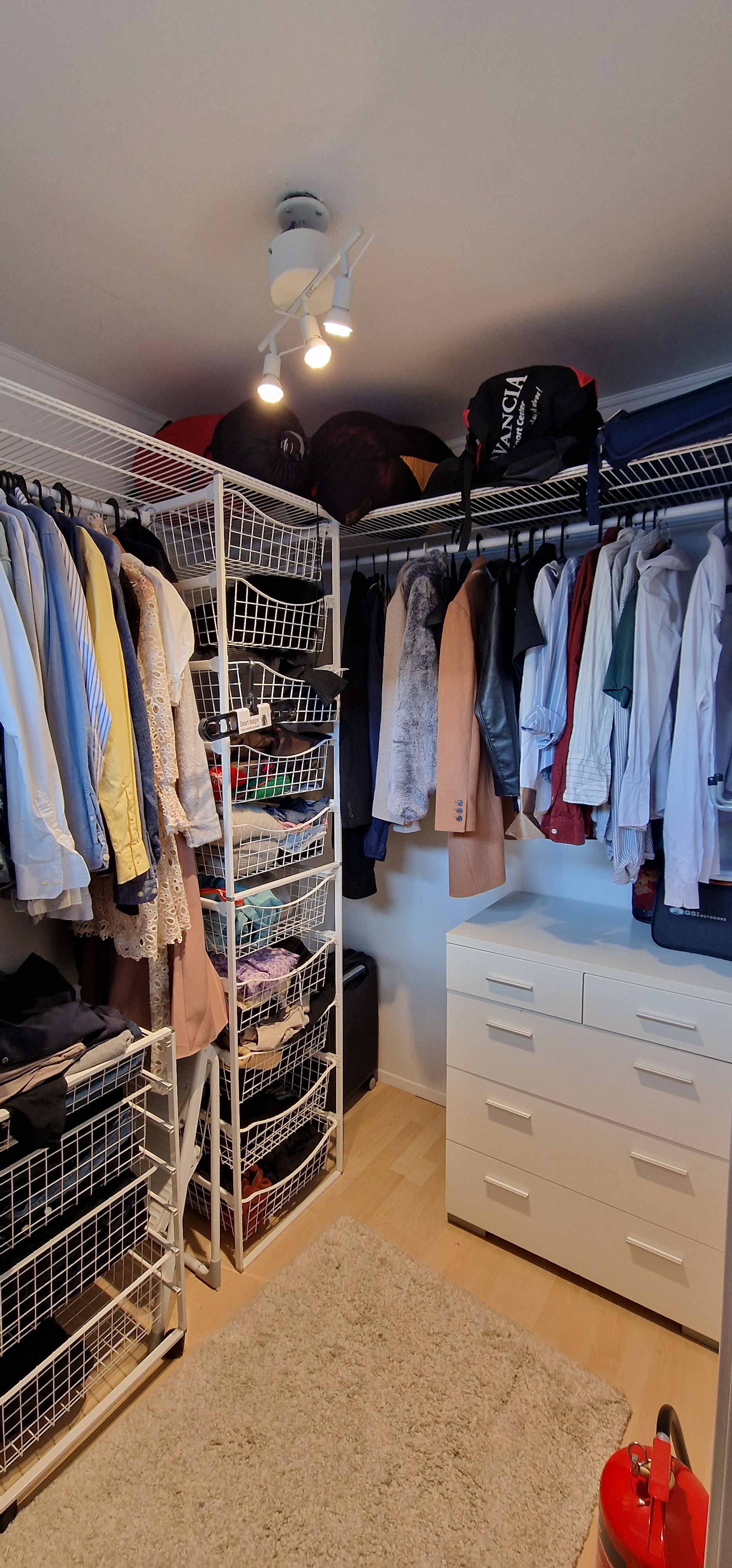 2. etg. Walk-in closet. 